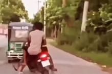 बाईक स्टंटच्या नादात तिघांची झाली भयंकर अवस्था; अपघाताचा Live Video