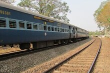 'मला आशीर्वाद द्या' आई-वडिलांच्या पाया पडून निघाला, रेल्वे स्टेशनवर जाऊन...