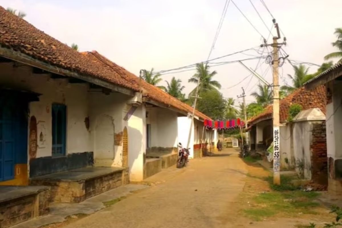 बापरे! कडाक्याचे उन्हाचे असेही परिणाम, रातोरात रिकामं झालं अख्खं गाव, काय घडलं?