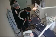 क्लिनीकमध्ये शिरले सशस्त्र चोर; रुग्णाने फिल्मी हिरोप्रमाणे घडवली अद्दल, VIDEO