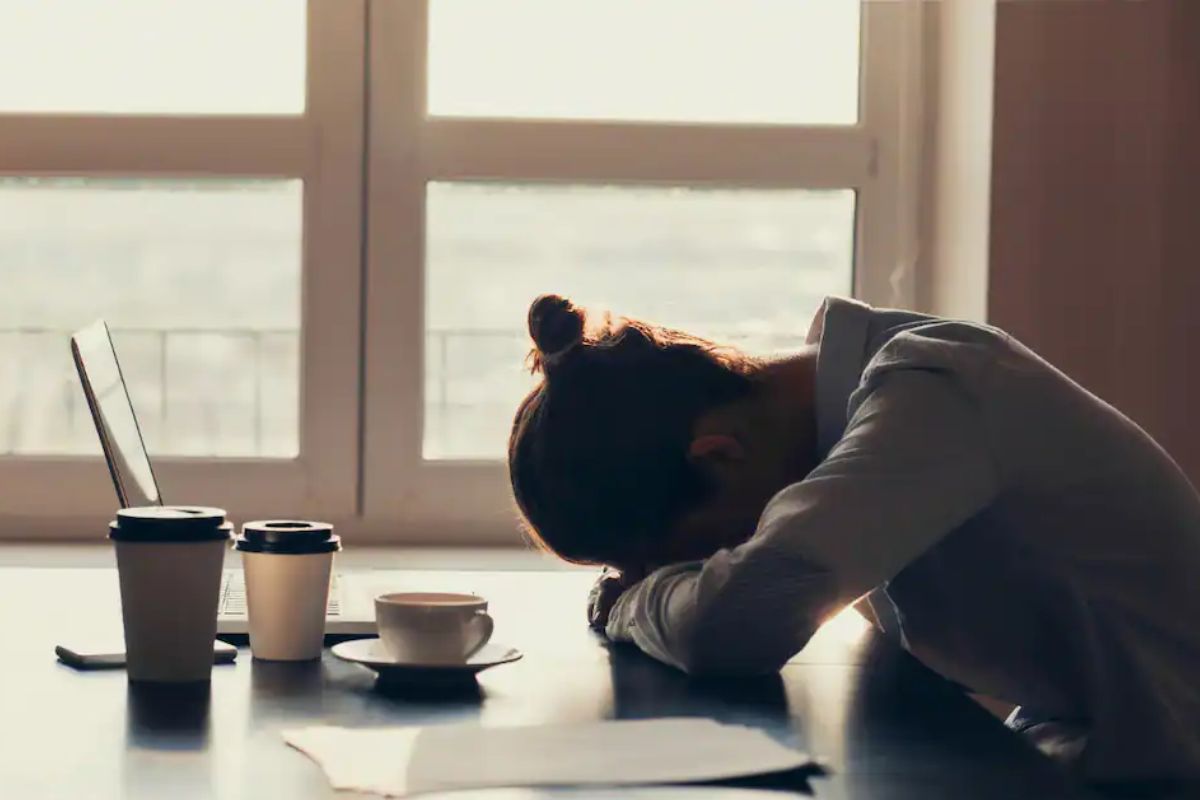 वर्षभरात 2000 तासांपेक्षा जास्त ओव्हरटाईम; तरुणीची कोर्टात धाव, न्यायालयाचा कंपनीला मोठा झटका