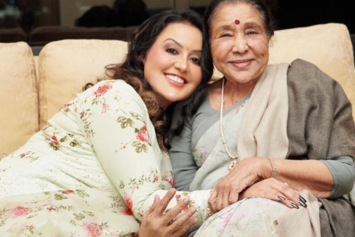 अमृता फडणवीसांना आशा भोसलेंनी दिला खास सल्ला