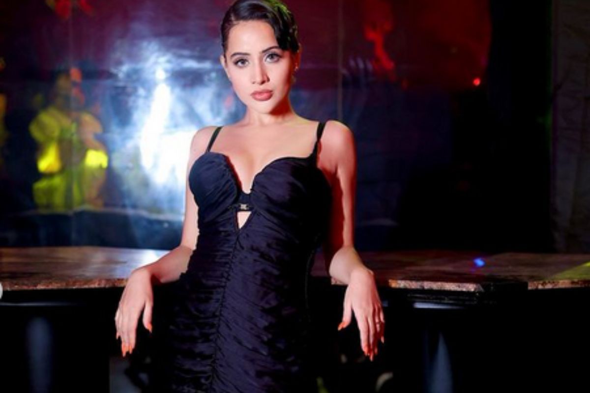 उर्फी जावेदच्या गळ्यातील नेकलेसची होतेय चर्चा