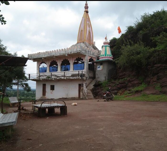 त्यामुळे इतरत्र मोठ्या उत्साहात साजरी होणारी हनुमान जयंती जामखेड परिसरातील 13 गावं साजरी करत नाहीत.