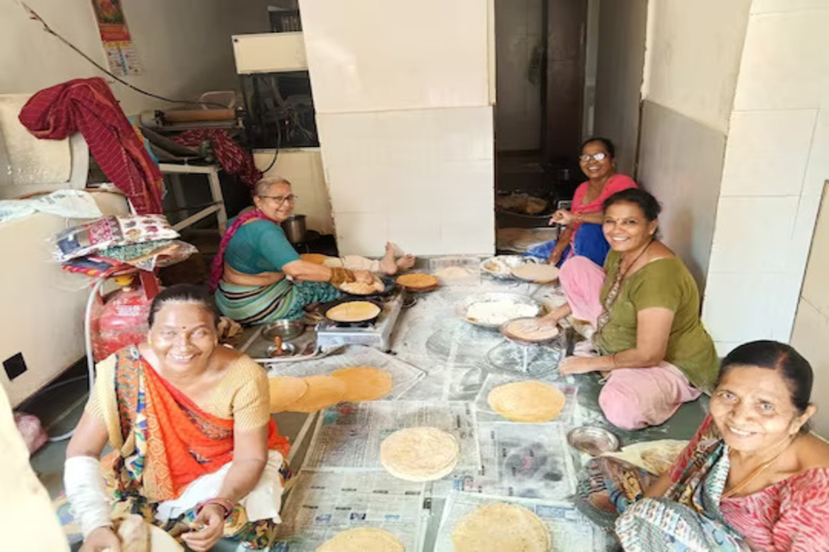 व्यवसाय करणाऱ्या महिला