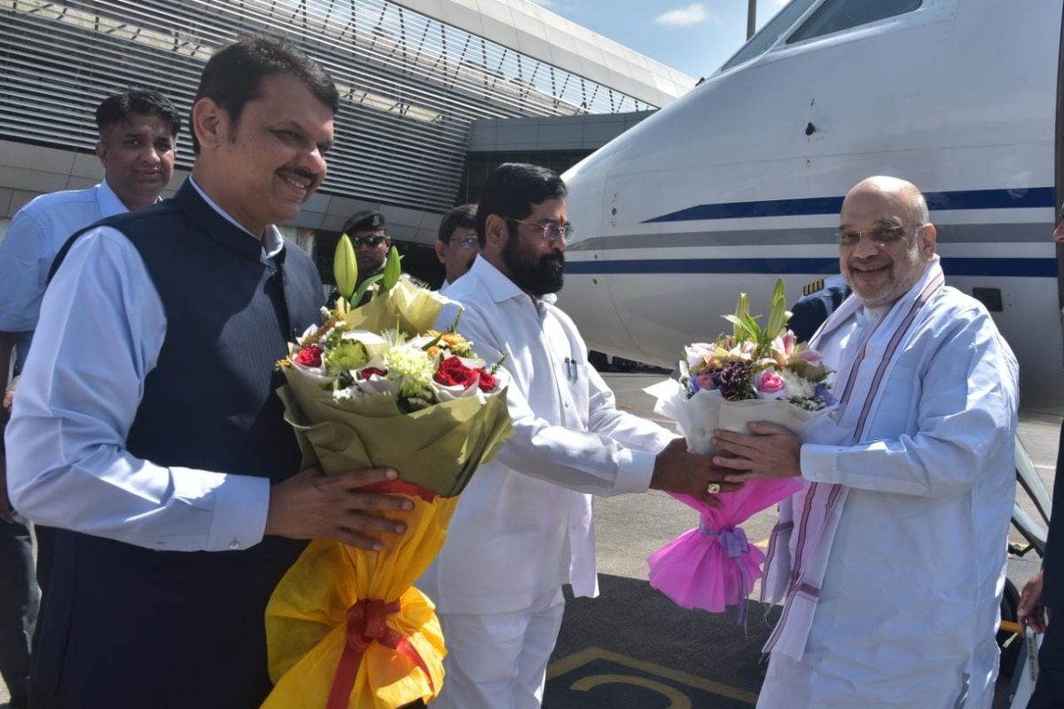 अमित शहांनी मुंबईत ऐकला 'मन की बात'चा 100वा एपिसोड, मुख्यमंत्री शिंदेही उपस्थित