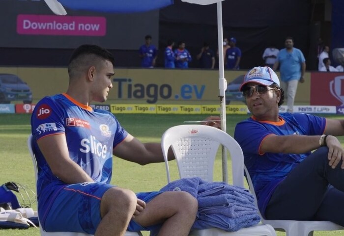 अर्जुन तेंडुलकर हा मास्टरब्लास्टर सचिन तेंडुलकरचा मुलगा असून त्याला तब्बल दोन वर्षांच्या प्रतीक्षेनंतर आयपीएलमध्ये पदार्पणाची संधी मिळाली. 