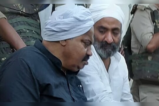 मुलगा व्यसनाधीन, आमचा संबंध नाही; अतिक अहमदला मारणाऱ्याच्या वडिलांचा धक्कादायक खुलासा
