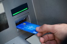 ATM ट्रांझेक्शन फेल झाल्यास आता भरावा लागेल दंड, 'या' बँकेने घेतला निर्णय