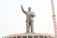 आंबेडकर जयंती दिवशी भीमसैनिकांना खास भेट, उभारला तब्बल 125 फूट उंच पुतळा, PHOTOS