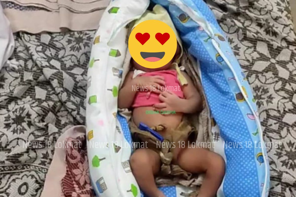 तेलंगणाच्या निजामाबाद जिल्ह्यातील कमारीपल्ली मंडलच्या येरगटला गावातील जोडपं सागर आणि रावली या दोघांचं हे बाळ आहे. रावलीला प्रसुती वेदना झाल्यानंतर तिला मेटपल्ली सरकारी रुग्णालयात नेलं, पण डॉक्टर नसल्याने निजामाबादच्या कोरुटला सरकारी रुग्णालयात नेलं. 