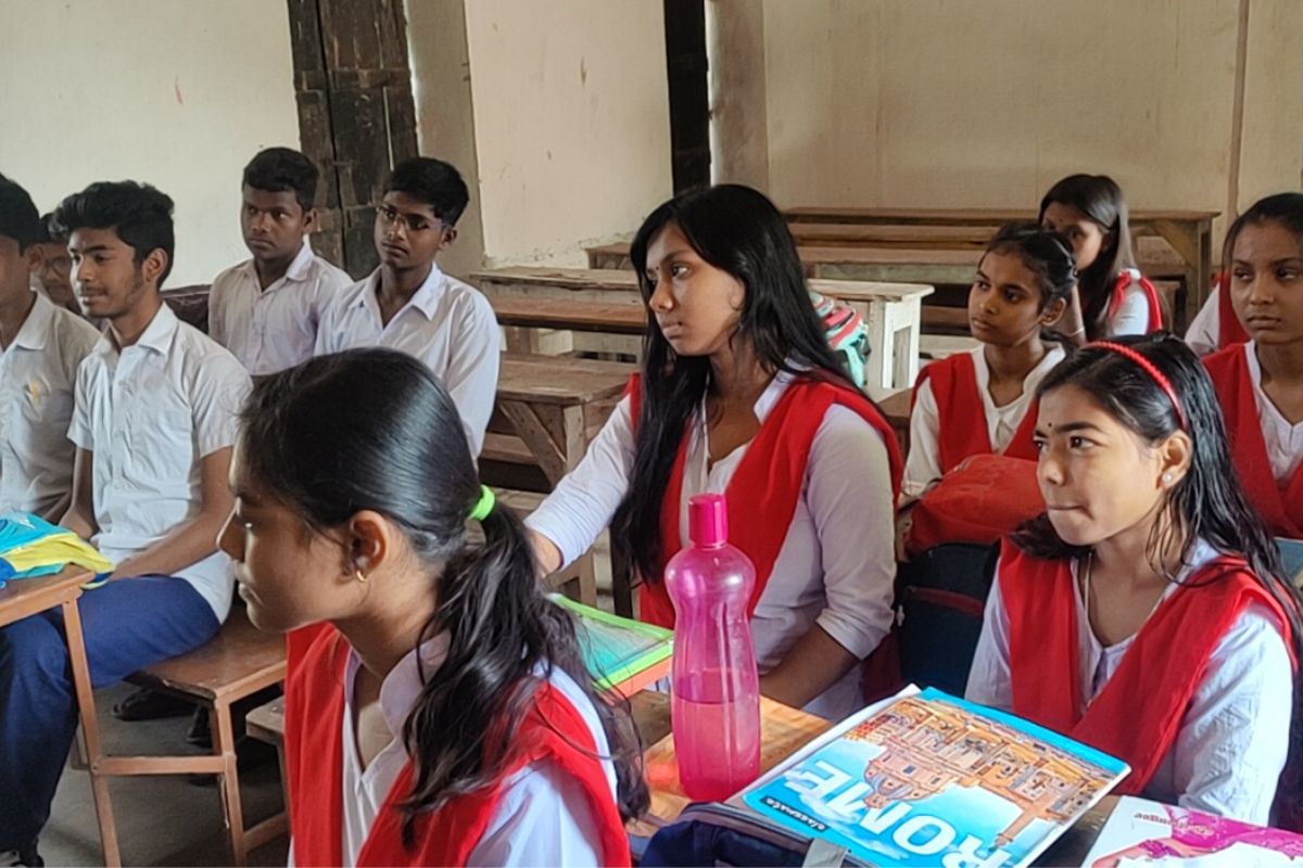 या शाळेला रविवारी नाही तर सोमवारी सुट्टी, कारण वाचून वाटेल अभिमान!