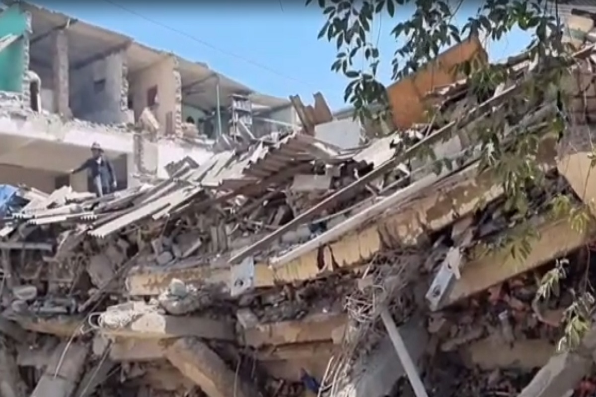 भिवंडीमध्ये इमारत कोसळली