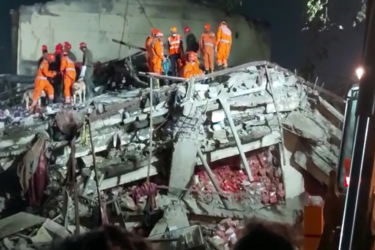 (भिवंडीत इमारत कोसळली)