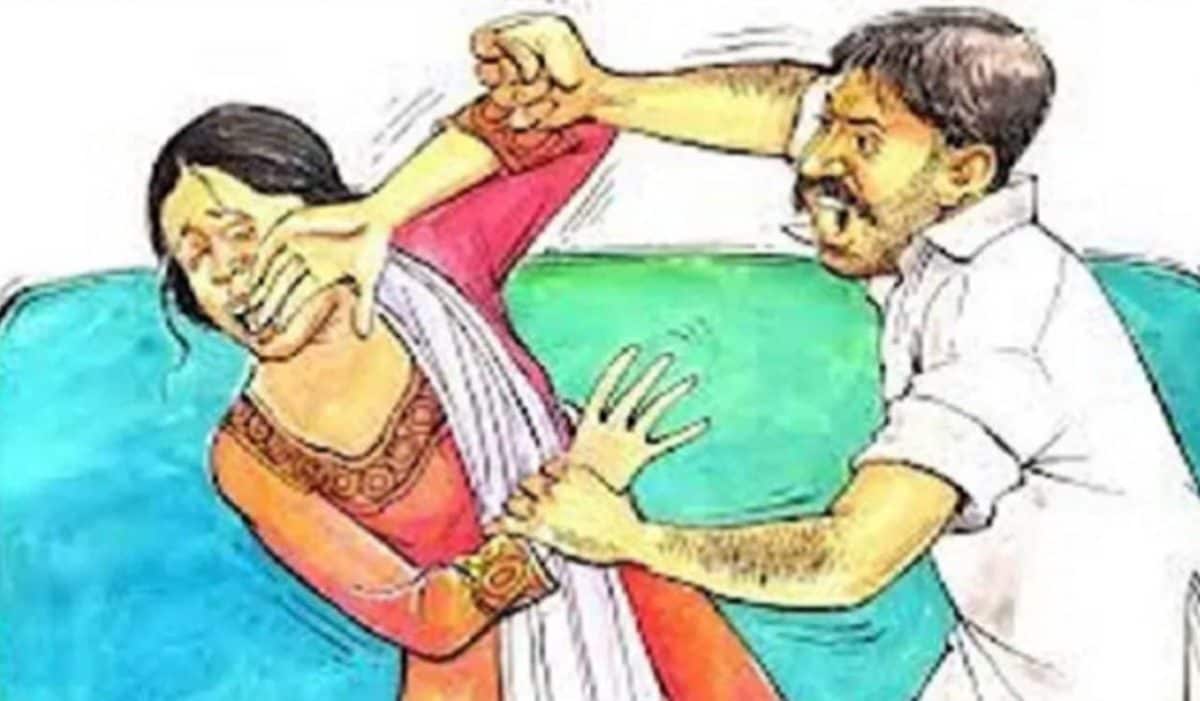क्रुरतेचा कळस! मुलगी पळून गेल्याचा रागात शेजाऱ्यांनी महिलेसोबत केलं भयानक कृत्य