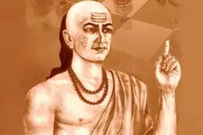 धावपळीच्या आयुष्यात आपण काही गोष्टींकडे दुर्लक्ष करतो. नंतर त्यामुळे संकटे उभी राहतात. अशावेळी चाणक्य नीति आपल्याला मदत करू शकते.