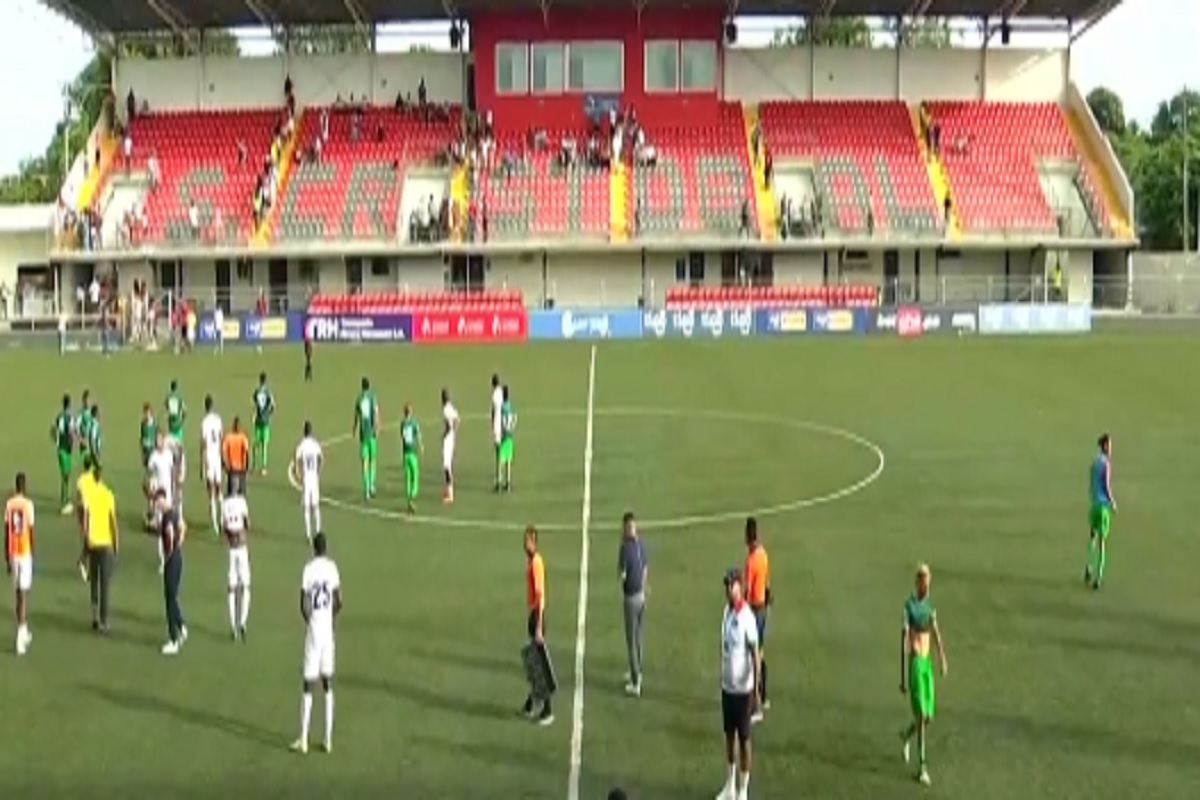 VIDEO : फुटबॉल मॅचदरम्यान भूकंपाचे धक्के! 6.4 रिश्टर स्केल तीव्रता, एक खेळाडू जखमी