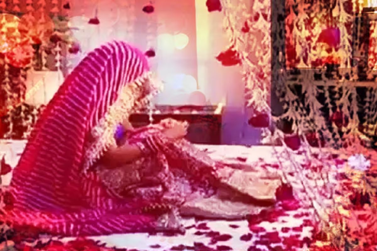 लग्न झाल्यानंतर मुली त्यांची पहिली रात्र त्यांच्या सुहागसोबत (नवऱ्यासोबत) घालवतात. त्यामुळे याला सुहागरात असे नाव पडले आहे. तरी आपल्याकडे याला हनिमून असं म्हणतात.