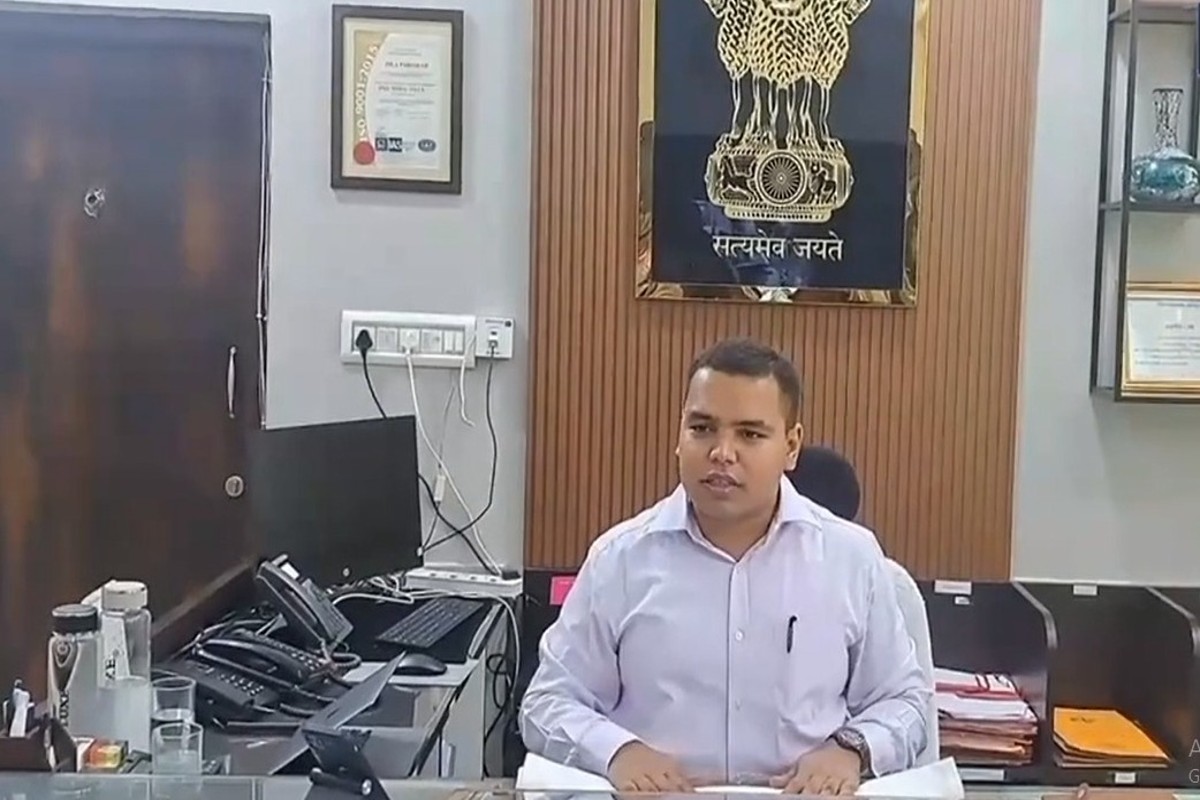 परदेशातली नोकरी सोडली, व्यवसायही बंद केला, आता IAS अधिकारी झाला हा तरुण