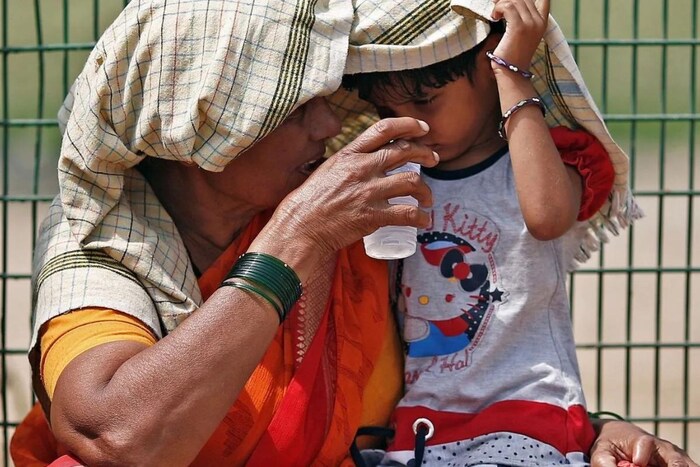गुरूवारी सकाळपर्यंतच्या 24 तासांमध्ये ब्रह्मपूरी येथे राज्यातील उच्चांकी 43.8 अंश सेल्सिअस तापमानाची नोंद झाली. तर यासोबतच गोंदिया येथे तापमान 43 अंशाच्या पार आहे. तसेच चंद्रपूर, वर्धा, अकोला, सोलापूर, अमरावती, नागपूर, यवतमाळ येथे तापमानाचा पारा 42 अंशांच्या वर गेला आहे. तर उर्वरीत राज्यात कमाल तापमान 35 ते 42 अंशांच्या दरम्यान आहे.