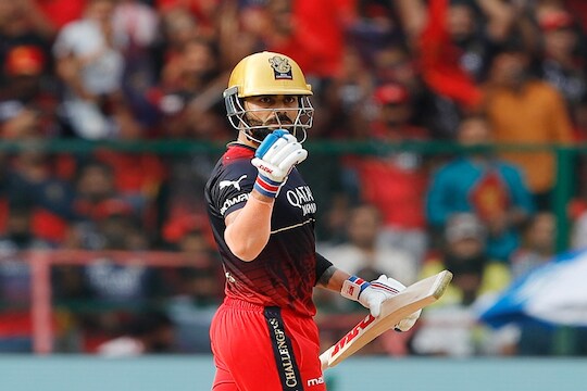 आरसीबीच्या बॉलर्स समोर दिल्लीच लोटांगण,  RCB चा 'विराट' विजय