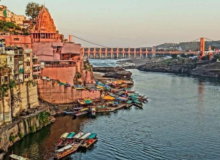 टूर पॅकेज कोलकाता येथून सुरू होणार आहे.  विशेष म्हणजे या टूर पॅकेजमध्ये प्रवासी EMI द्वारेही भाडे भरू शकतात. या टूर पॅकेजमध्ये प्रवासी इकॉनॉमी क्लास (स्लीपर क्लास), स्टँडर्ड (थर्ड एसी क्लास) आणि कम्फर्ट (सेकंड एसी क्लास) क्लासमध्ये प्रवास करतील. टूर पॅकेजमध्ये प्रवाशांना शाकाहारी जेवण दिले जाईल.