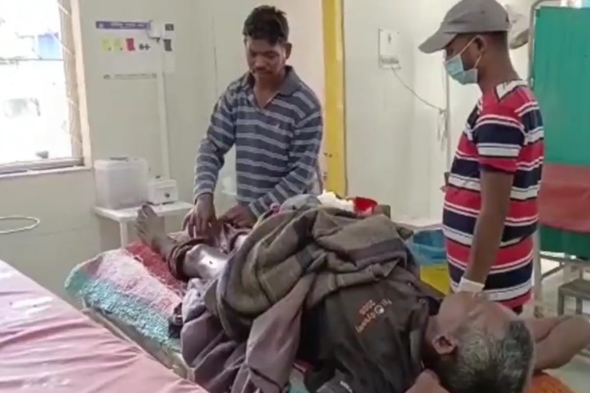 वृद्धाने धारदार शस्त्राने कापले गुप्तांग, असं काय घडलं? धक्कादाक कारण समोर