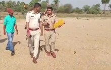 वाळू माफियांवर कोणाचीच दहशत नाही, पोलिसावर गोळ्या झाडल्या अन्…