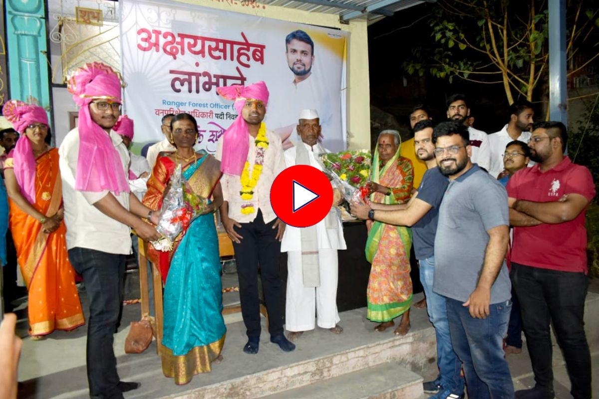 MPSC RFO Exam : शेतमजूर आईच्या कष्टाचे मुलानं फेडले पांग, पहिल्याच प्रयत्नात अक्षय राज्यात प्रथम, Video