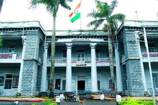 कोल्हापूर जिल्हाधिकारी कार्यालयावर जप्तीची वेळ, न्यायालयाने दिले आदेश