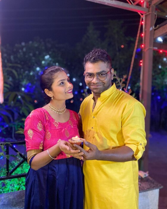  पण तुम्हाला माहिती आहे का? कुशलची बायको त्याच्यापेक्षा टॅलेंटेड आहे. कुशलप्रमाणेच ती देखील कलाकार आहे.