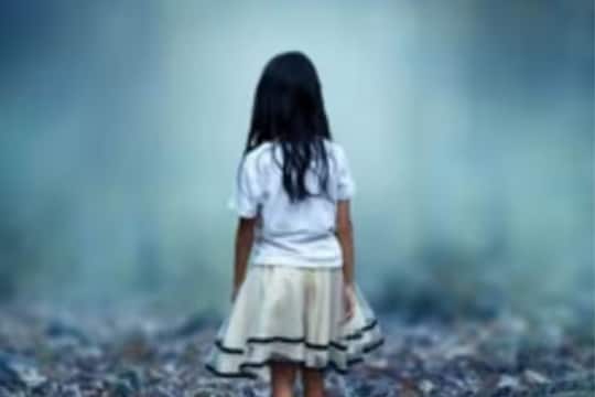 बेपत्ता मुलगी शोधण्यासाठी पोलिसांनी वडिलांकडे मागितले पैसे