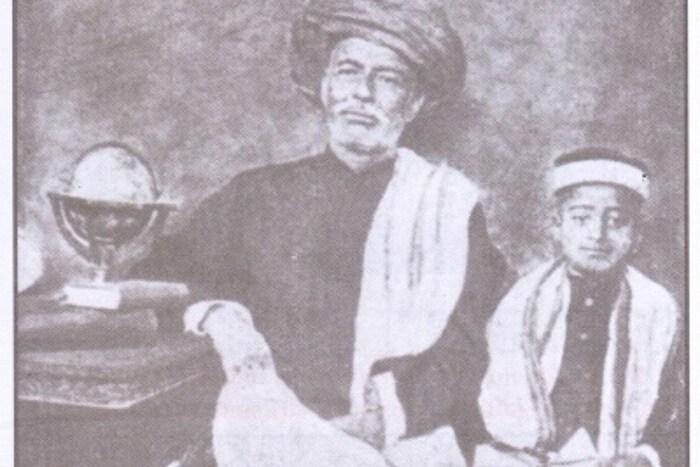 इ.स. 1842 ला माध्यमिक शिक्षणासाठी पुण्याच्या स्कॉटिश मिशन हायस्कूलमध्ये त्यांनी प्रवेश घेतला. बुद्धी अतिशय तल्लख त्यामुळे पाच-सहा वर्षातच त्यांनी अभ्यासक्रम पूर्ण केला.बहुजन समाजाचं अज्ञान, दारिद्र आणि समाजातील जातिभेद पाहून ते अतिशय अस्वस्थ होत असत. ही सामाजिक परिस्थिती सुधारण्याचा त्यांनी निश्चय केला. 