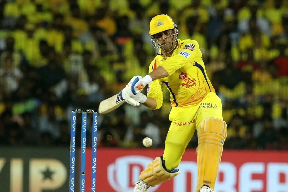 माही मार रहा है, धोनीने गाजवलं मैदान, केला नवा रेकॉर्ड