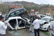 मुंबई-पुणे एक्स्प्रेसवर विचित्र अपघात,7 ते 8 गाड्यांचा चुराडा,घटनास्थळाचे PHOTOS