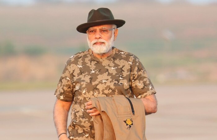 पंतप्रधान नरेंद्र मोदींनी कर्नाटक दौऱ्यात बांदीपूर नॅशनल पार्कला भेट दिली. यावेळचा पंतप्रधान नरेंद्र मोदी यांचा लूक चर्चेत आहे.