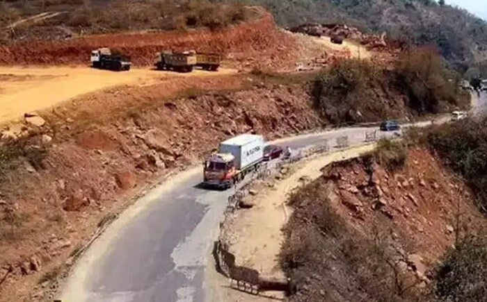 रस्ता बंद करण्याबाबत रत्नागिरी जिल्हाधिकारी यांचे लेखी आदेश आहेत. 