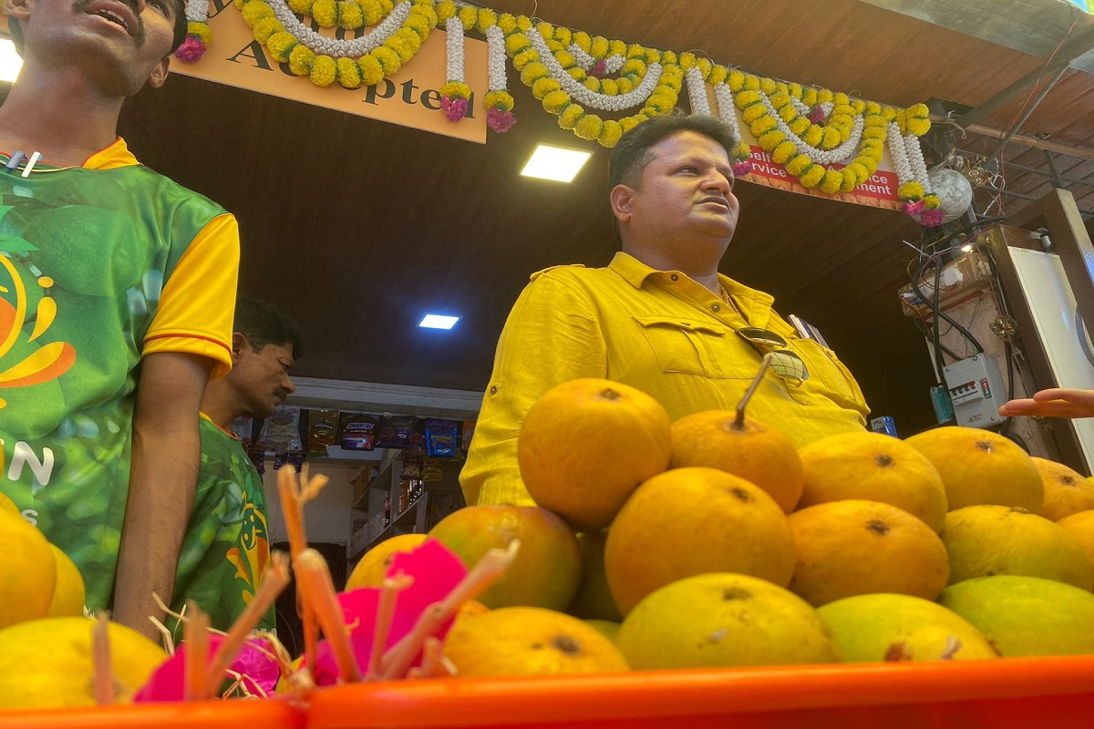 आता हप्त्यावर मिळताय आंबे