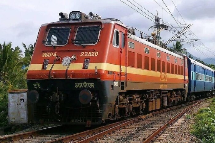 रेल्वे रुळ गंजत नाही कारण त्यावरुन सतत रेल्वे घर्षन होऊन जात असते. असं तुम्हाला वाटत असेल तर ते चुकीचं आहे.