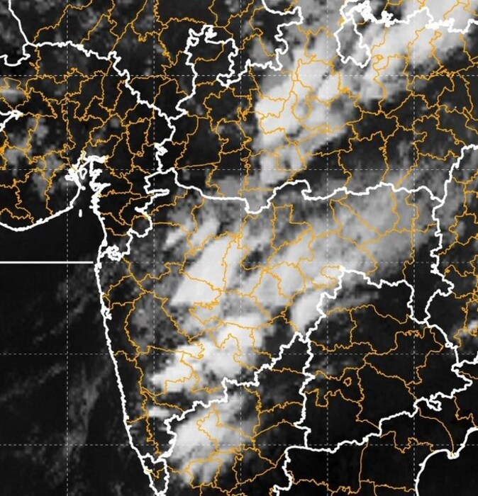 बंगालच्या उपसागरात कमी दाबाचा पट्टा निर्माण झाल्याने राज्यातील विविध भागात वादळी पावसाची शक्यता हवामान विभागाने वर्तवली आहे. वादळी पावसासह गारपिटही होण्याची शक्यता आहे.