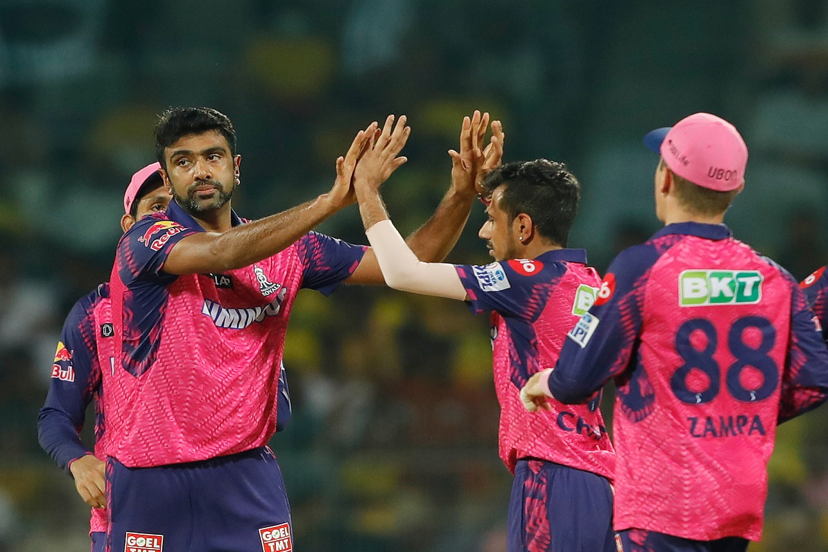 CSK च्या गुहेत राजस्थानची डरकाळी, स्पिनर्स समोर चेन्नईच लोटांगण