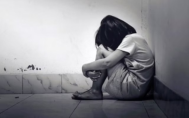 शाळेतून परतणाऱ्या 11 वर्षीय मुलीला कॅब चालकाने दिली लिफ्ट, नंतर केलं भयंकर कृत्य