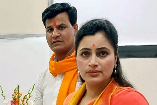 (रवी राणा आणि नवनीत राणा)