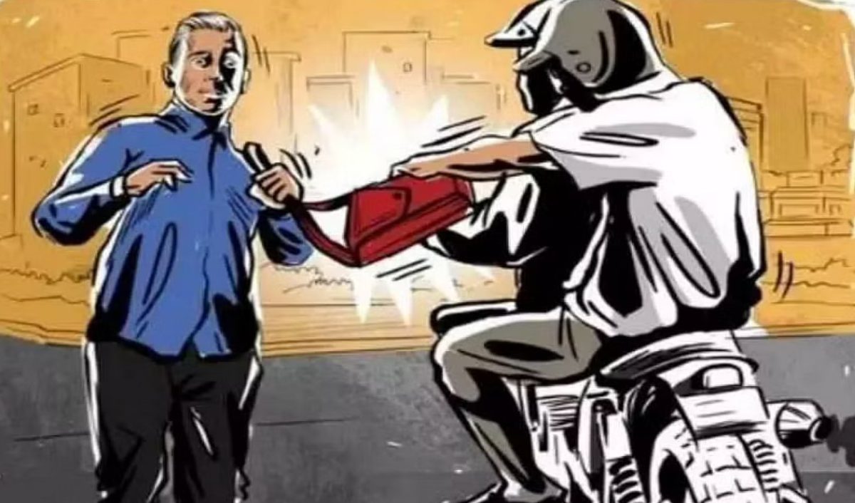 मुलाच्या लग्नासाठी नातेवाईकांकडून पैसे घेतले अन् येताना वाटेत घडलं भयानक