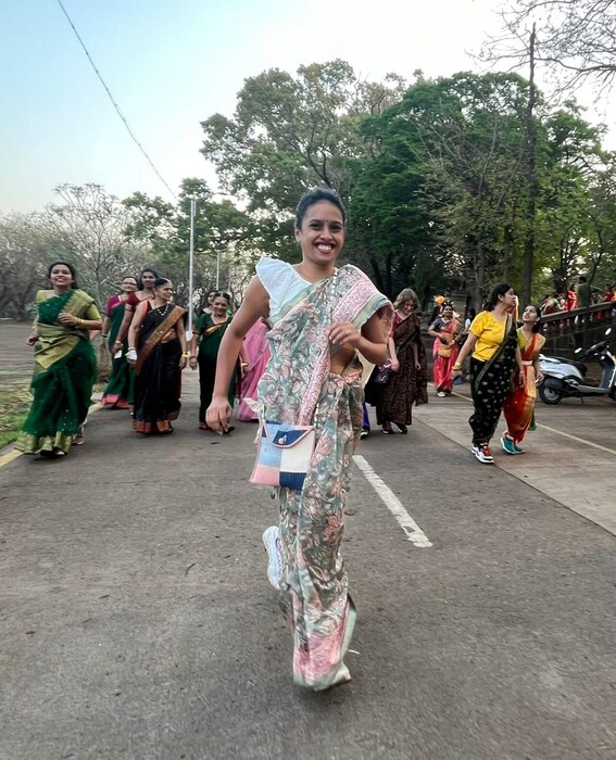 सामाजिक अडथळे दूर करण्यासाठी आणि फिटनेसकडे वैयक्तिकतपणे लक्ष देण्यासाठी महिलांनी घेतलेली ही एक मोठी झेप आहे.
