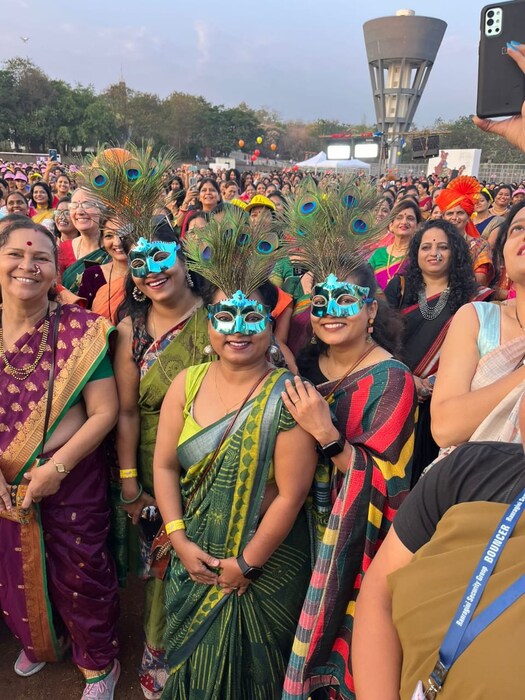 ही मोहीम बेंगळुरू स्थित फिटनेस कंपनी, जे जे एक्टीव्ह (JJAactive) द्वारे आयोजित केली जाते, ज्यांचे फिटनेस सेंटर्स भारतभर आहेत. जे जे एक्टीव्ह गेल्या 7 वर्षांपासून बेंगळुरूमध्ये या साडी रनचे आयोजन करत आहेत आणि त्यांनी पहिल्यांदाच हा कार्यक्रम पुण्यात आणला आहे. 