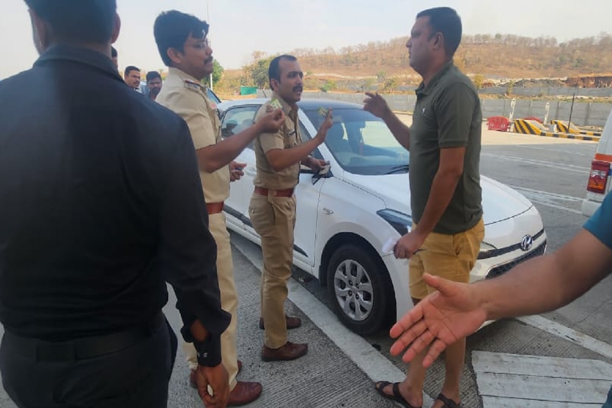 Samrudhhi Mahamarg Tyre Rule : समृद्धी महामार्गावरील अपघातांचे प्रमाण वाढलेय. यामधील अपघातांचे प्रमुख कारण हे गाड्यांचे टायर खराब असणं हे आहेत. टायर फुटल्यामुळे दुर्घटना होऊ शकतात. याच कारणामुळे आता प्रादेशिक परिवहन विभागाने कारवाई करण्यास सुरुवात केली आहे. 