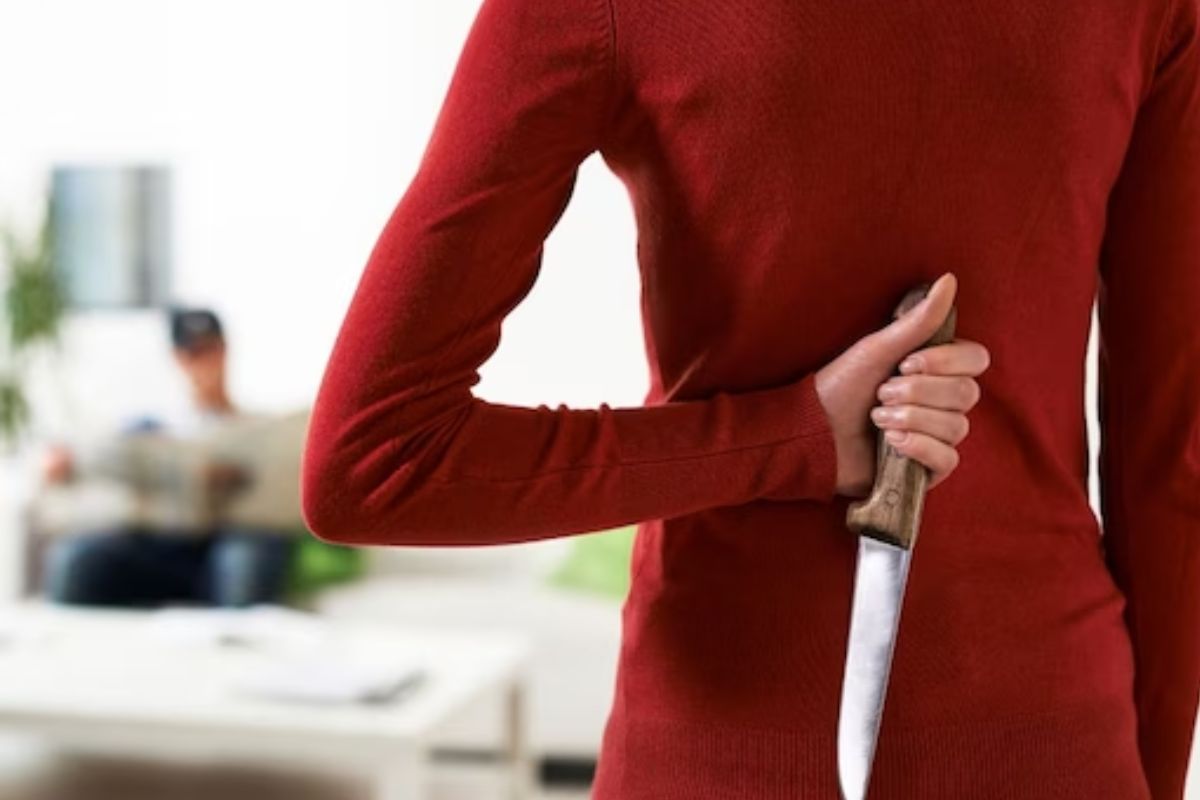 महिलेनी केली १२ मित्रांची हत्या