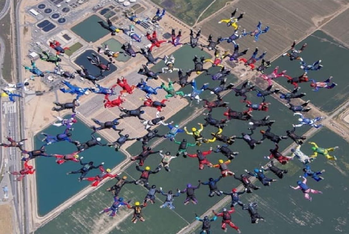 101 वृद्धांचं अजब करतब (फोटो सौजन्य - इन्स्टाग्राम)