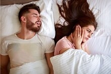 घोरणे ही कायम सामान्य समस्या नसते, या गंभीर आजाराचेही असू शकते लक्षण